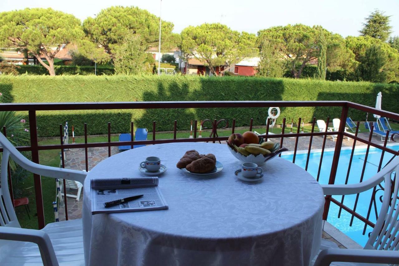 Residence Degli Ulivi Sirmione Bagian luar foto